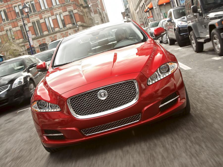  Jaguar XJ AWD 2012 года  (US) (фото 11 из 16)